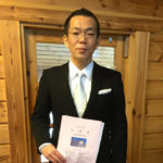 小学校入学式でのPTA会長挨拶を終え、ほっとした様子の小笹